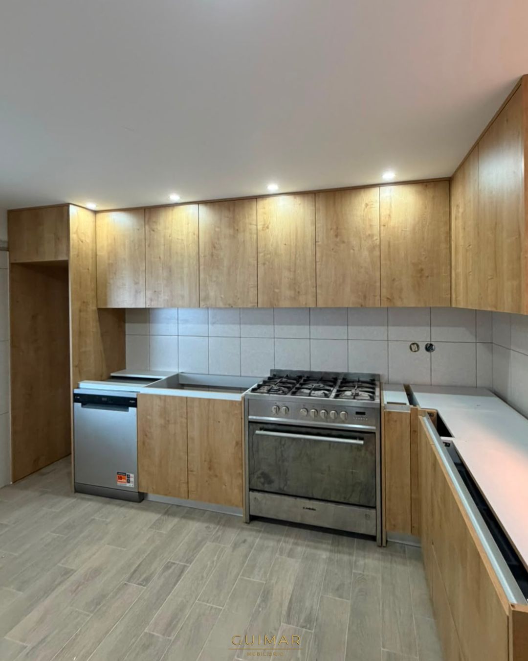 Cozinha por medida em madeira — vista aproximada